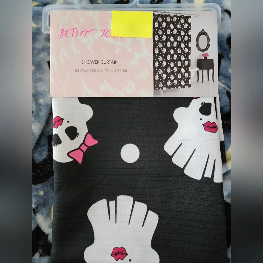 NWT Betsey Johnson Black and White Ghost Shower Curtain/ PERFECT FOR HALLOWEEN👻
